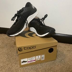 NIB - Topo Flylite 4 Running Shoes